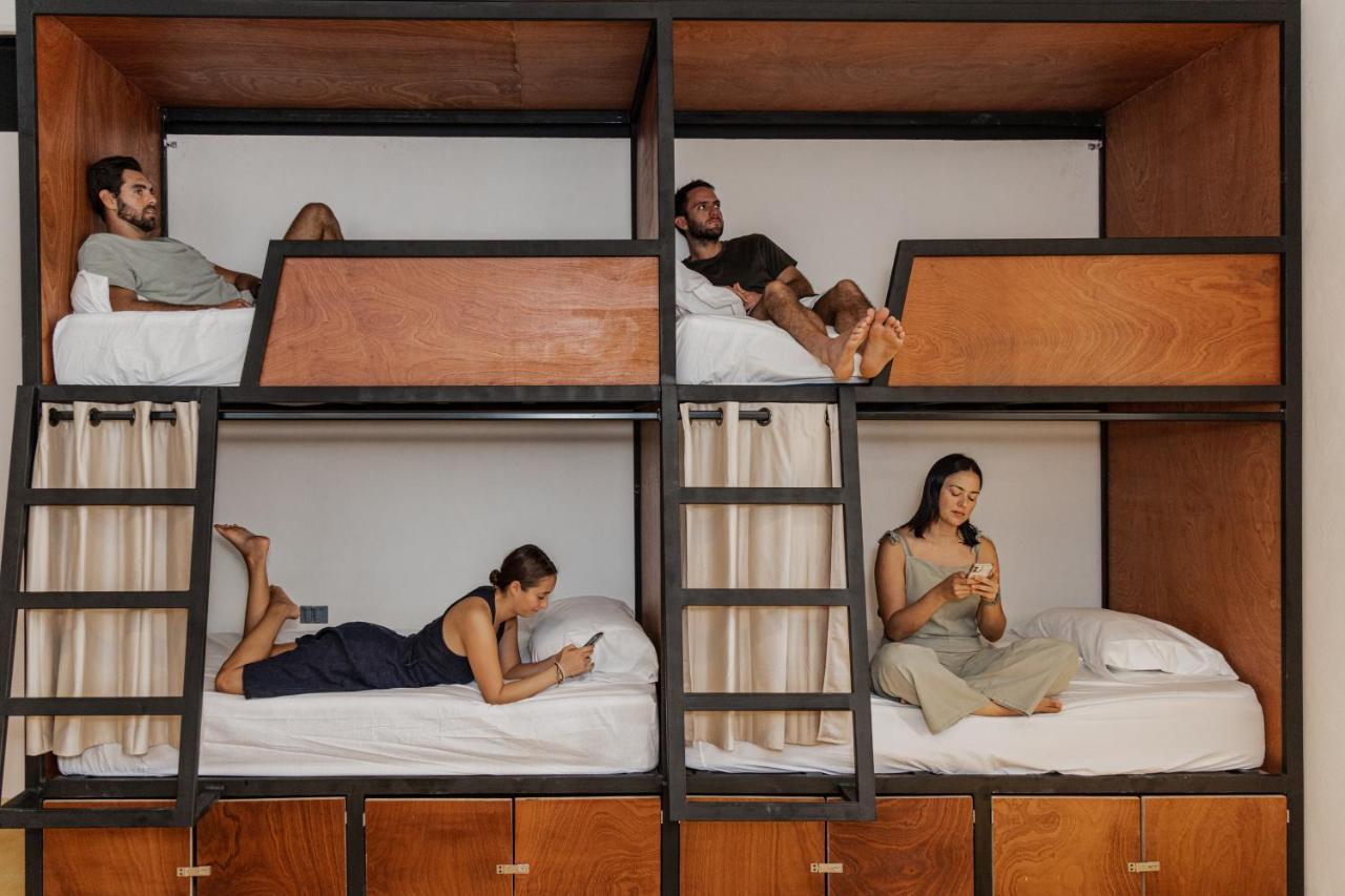 Caleta Hostel Rooftop & Pool Cancun Ngoại thất bức ảnh