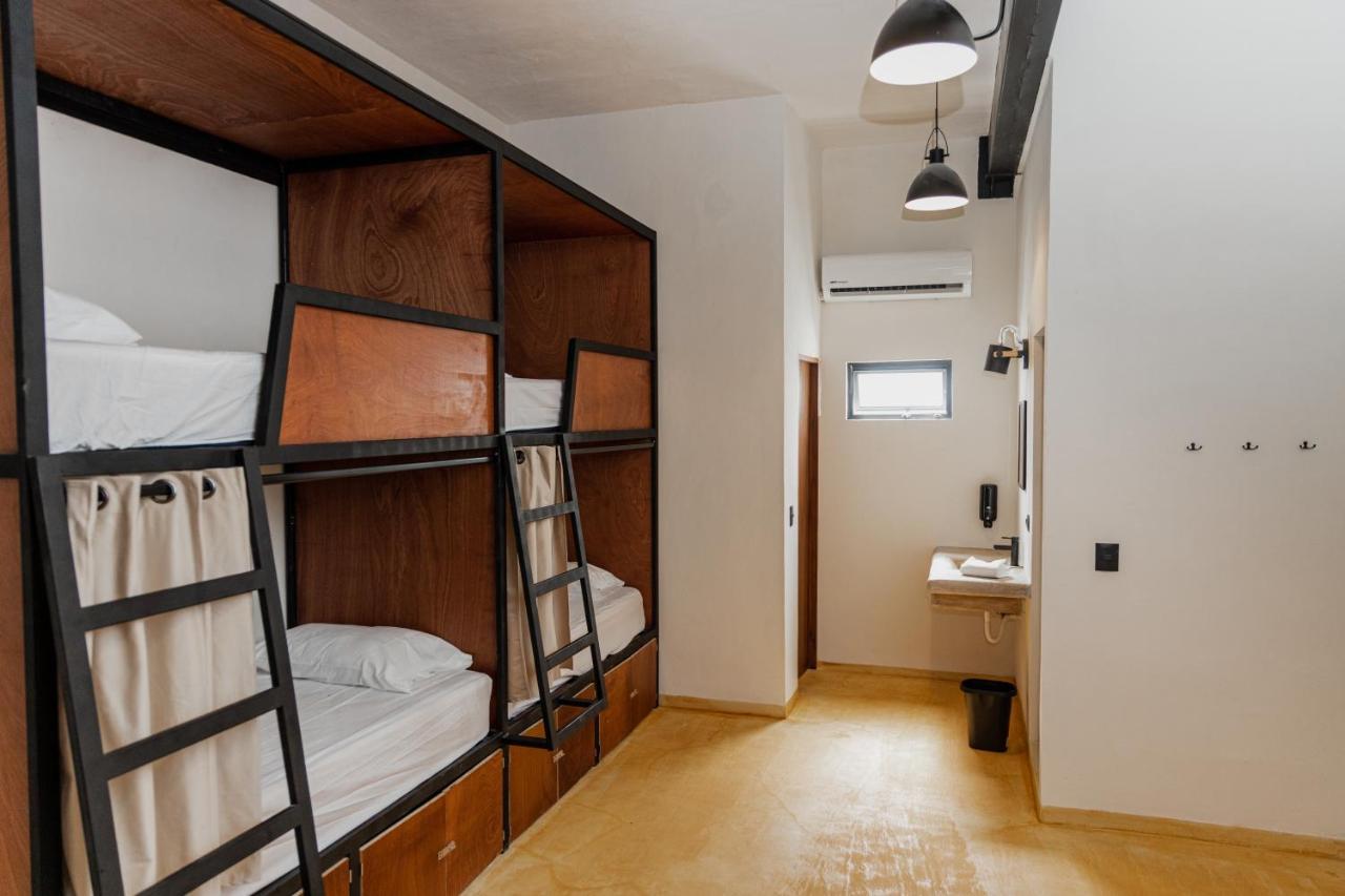 Caleta Hostel Rooftop & Pool Cancun Ngoại thất bức ảnh