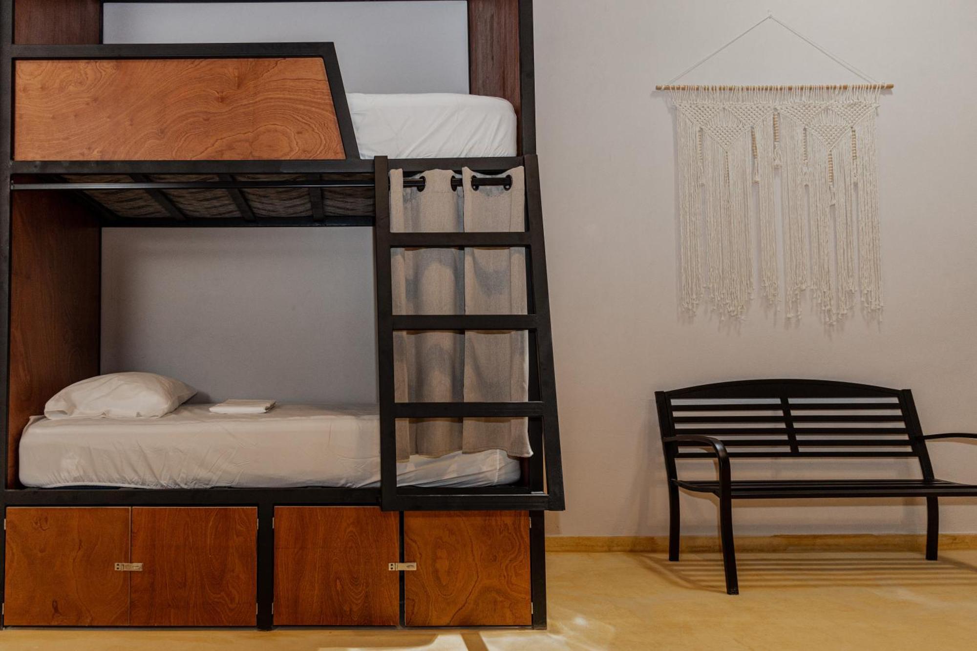 Caleta Hostel Rooftop & Pool Cancun Ngoại thất bức ảnh