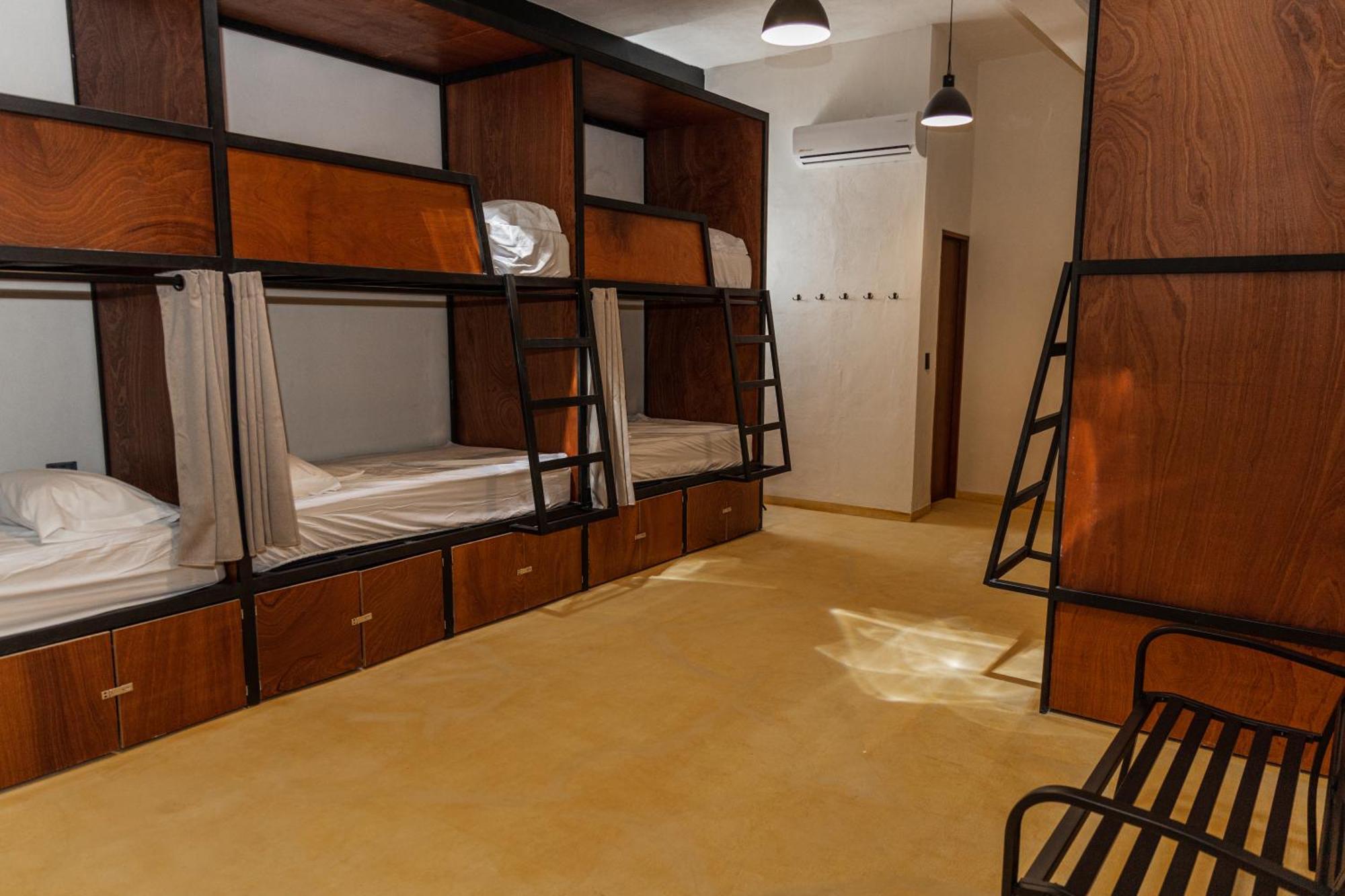 Caleta Hostel Rooftop & Pool Cancun Ngoại thất bức ảnh